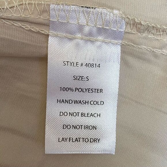 Grade & Gather Beige Ruffle Trim Long Sleeve Button Up Top NWT Size Small - Picture 4 of 5